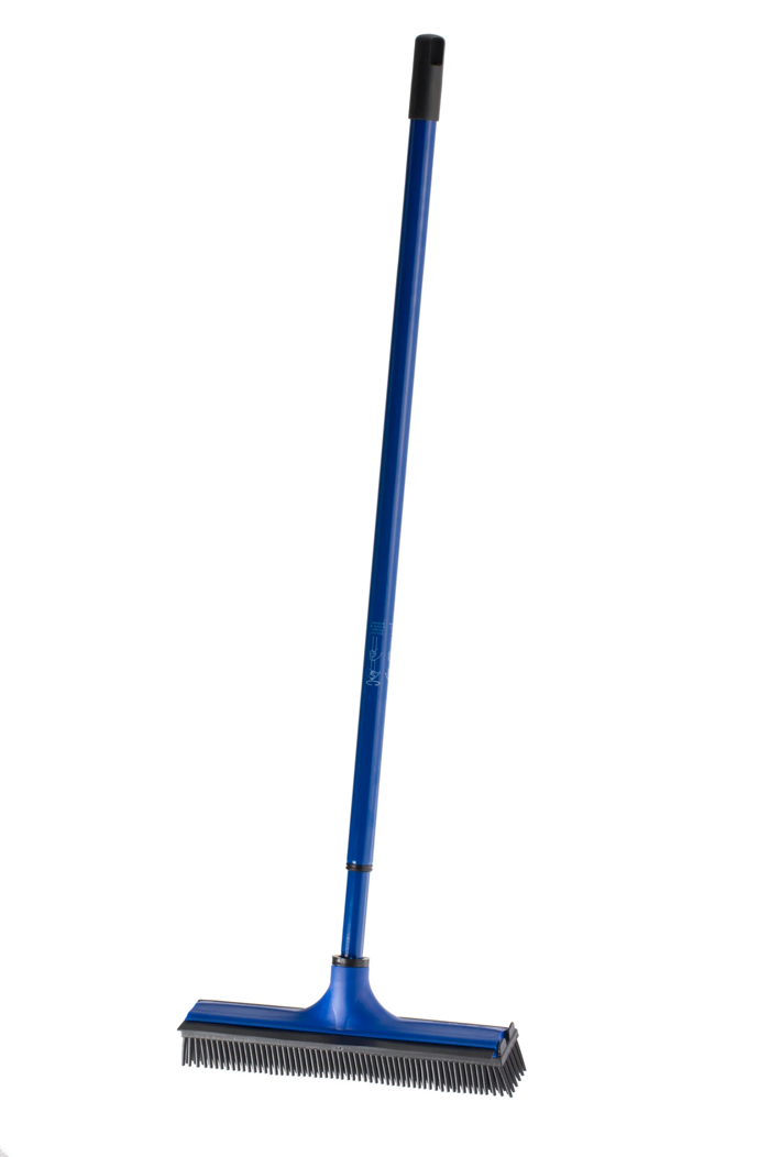 V7 Super Broom skoupa apo kaoutsouk me ilektrostatika fortismenes trixes V